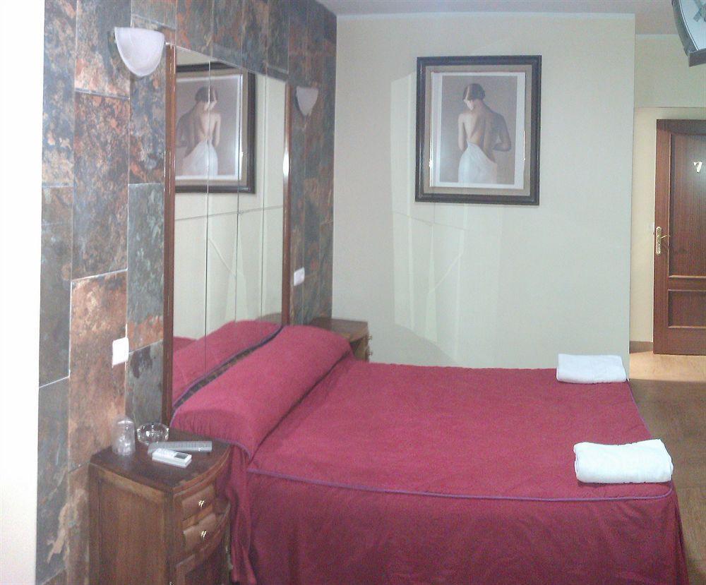 Pension El Cesar Caceres Exterior photo