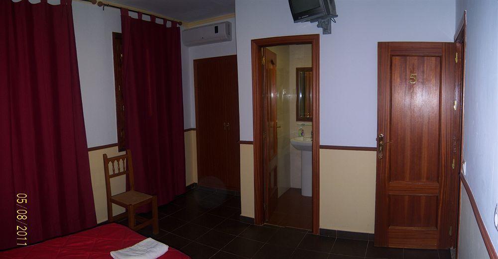 Pension El Cesar Caceres Exterior photo