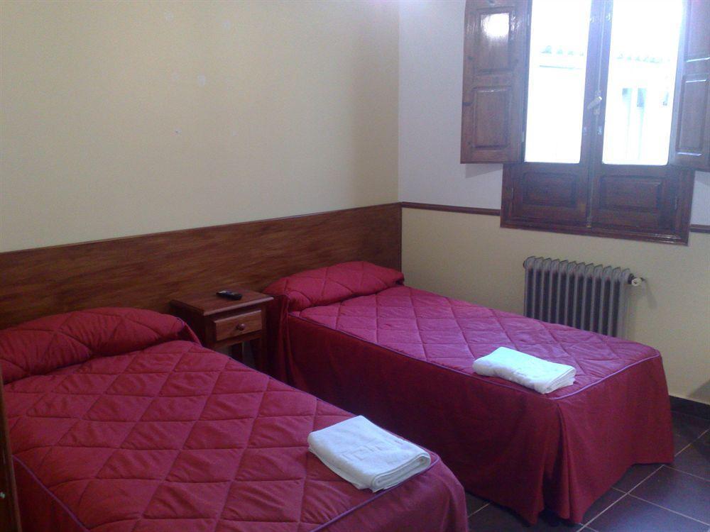 Pension El Cesar Caceres Exterior photo