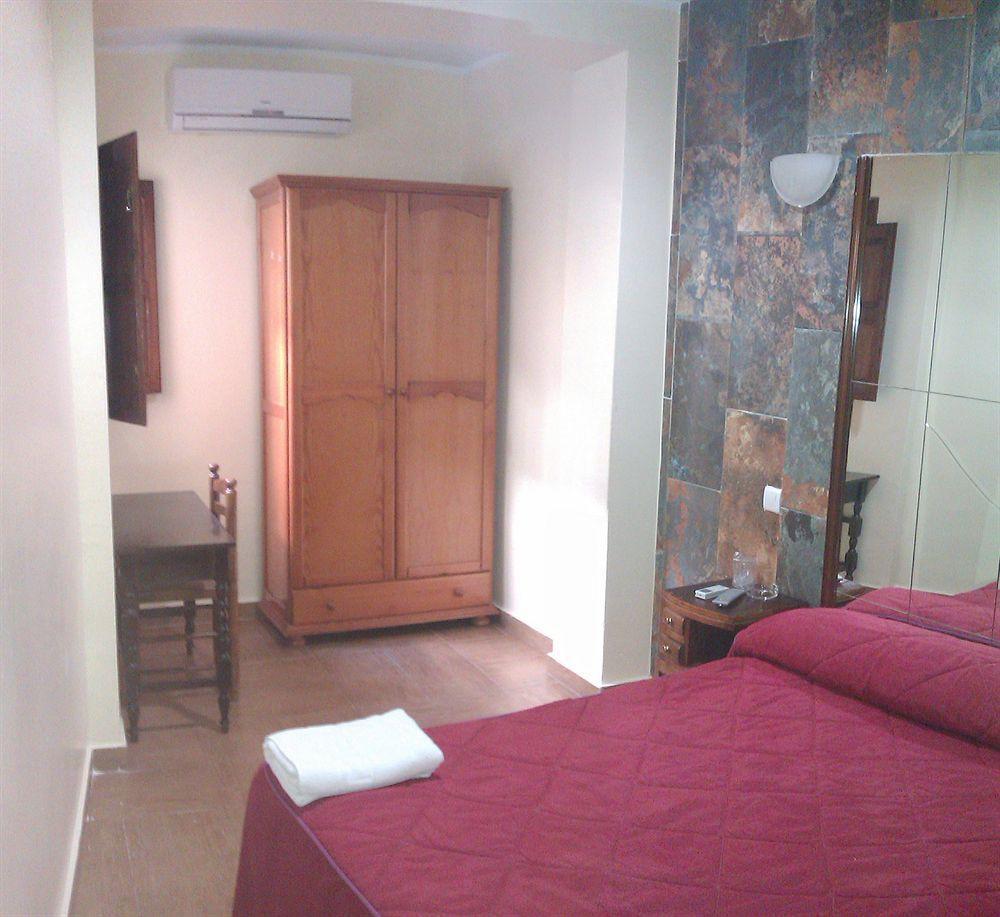 Pension El Cesar Caceres Exterior photo
