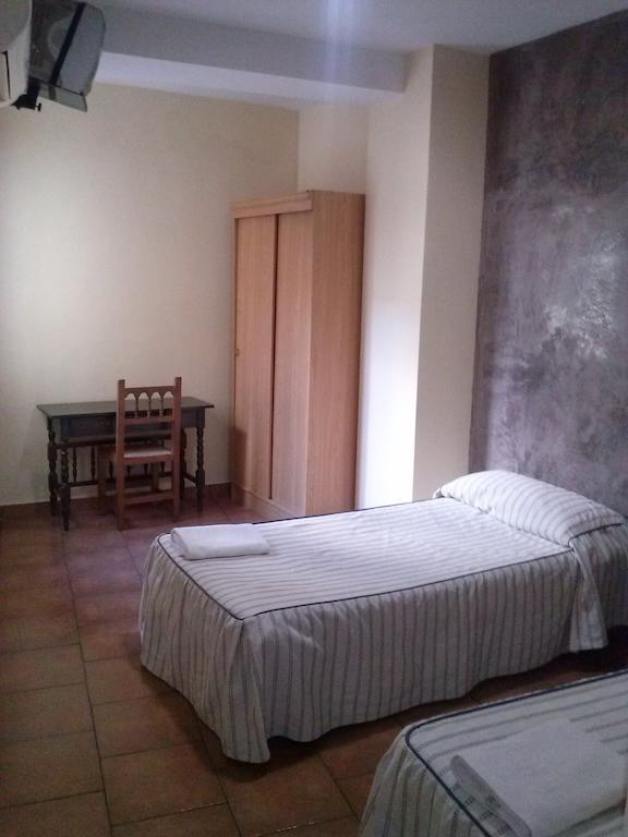 Pension El Cesar Caceres Exterior photo